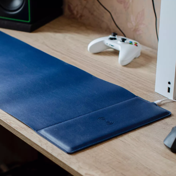 Коврик для мышки с беспроводной зарядкой 80х30 см., экокожа / Игровой коврик для мыши 15В